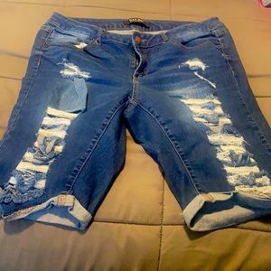 Knee shorts super cute !!